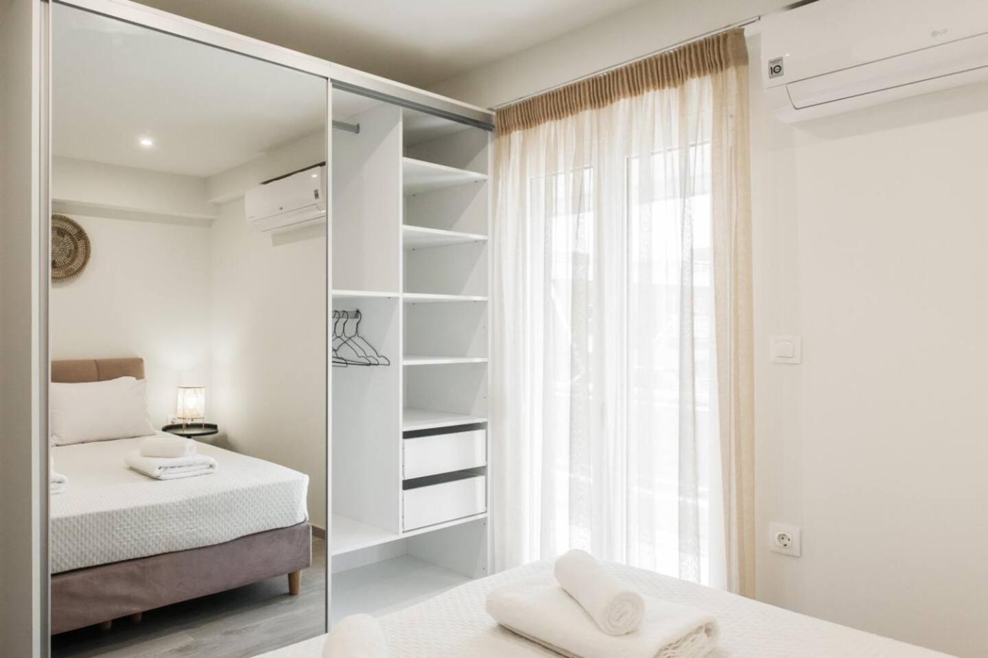 2bdr Riviera Sea View By The Olon Daire