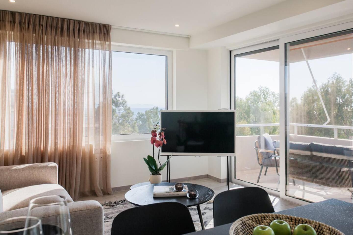 2bdr Riviera Sea View By The Olon