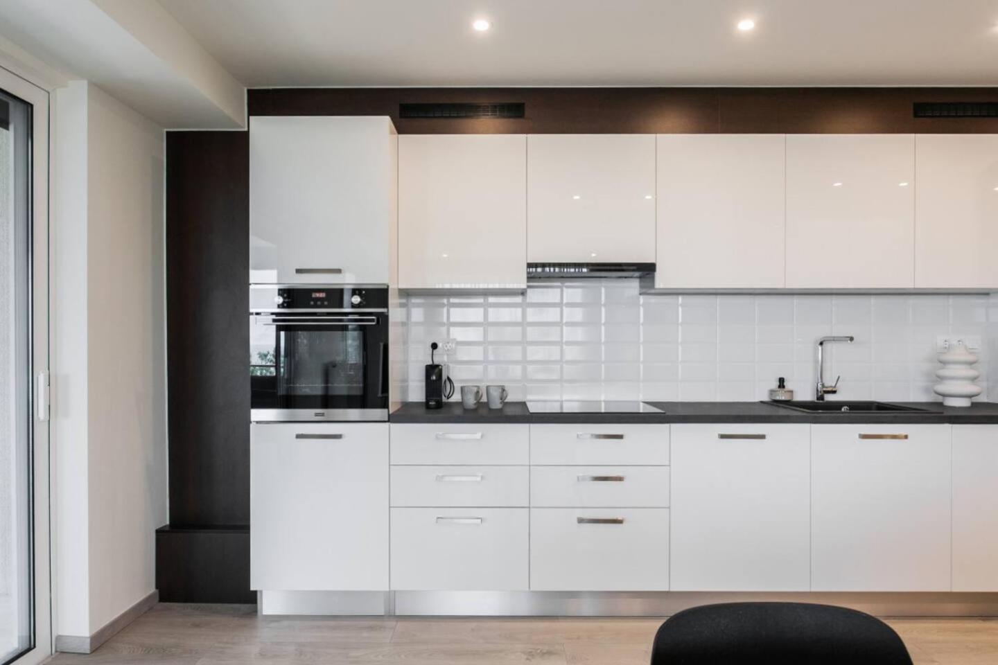 Apartment 2bdr Riviera Sea View By The Olon